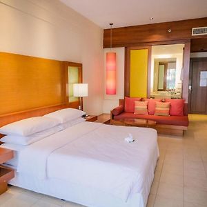 Zimmer mit Kingsize-Bett